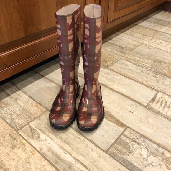 Burberry rain boots - Picture 3 of 5